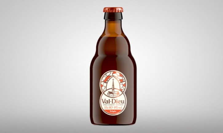Val-Dieu Tripel flesje op grijze achtergrond Val-Dieu Tripel flesje op grijze achtergrond